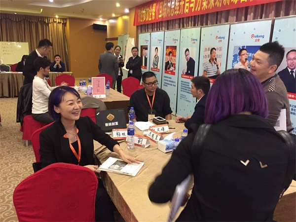 幫你拍個企業(yè)宣傳片，小瓜子雞年送你萬能福