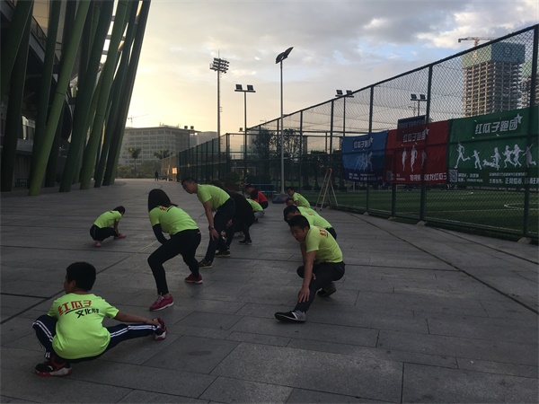 把企業(yè)凝聚在空氣里宣傳，猶如聽取蛙聲一片