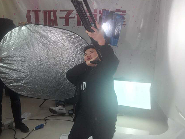 企業(yè)宣傳片制作籌備階段中導(dǎo)演該做什么？