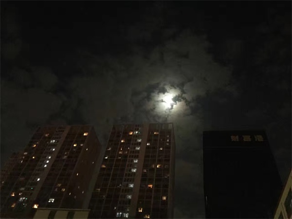 企業(yè)宣傳片紅瓜子在制作，作為導(dǎo)演的你怎樣創(chuàng)作